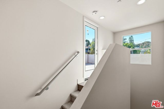 2111 N Cahuenga Boulevard 11, Los Angeles, CA 90068