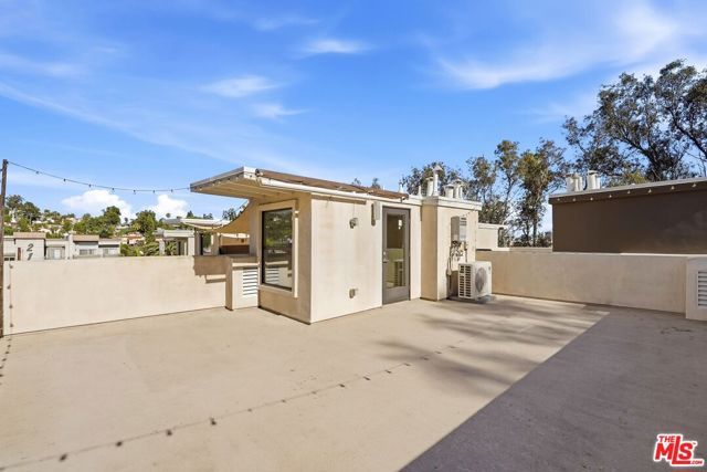 2111 N Cahuenga Boulevard 11, Los Angeles, CA 90068
