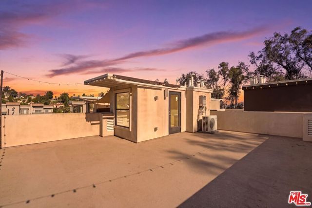 2111 N Cahuenga Boulevard 11, Los Angeles, CA 90068