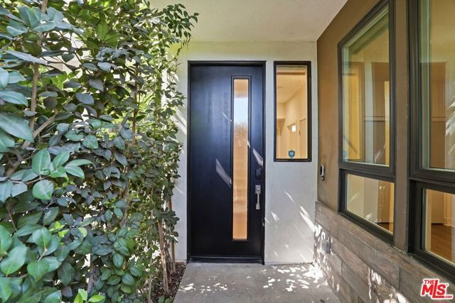 2111 N Cahuenga Boulevard 11, Los Angeles, CA 90068