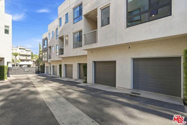 2111 N Cahuenga Boulevard 11, Los Angeles, CA 90068