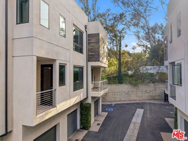 2111 N Cahuenga Boulevard 11, Los Angeles, CA 90068