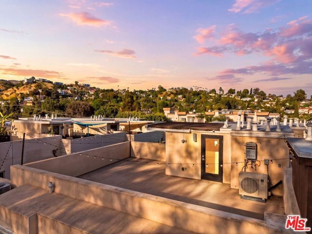 2111 N Cahuenga Boulevard 11, Los Angeles, CA 90068