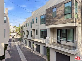 2111 N Cahuenga Boulevard 11, Los Angeles, CA 90068