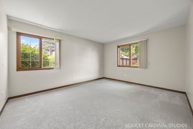 6223 Lake Park Lane B, Willowbrook, IL 60527