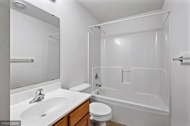 5046 Yuma Lane N, Plymouth, MN 55446