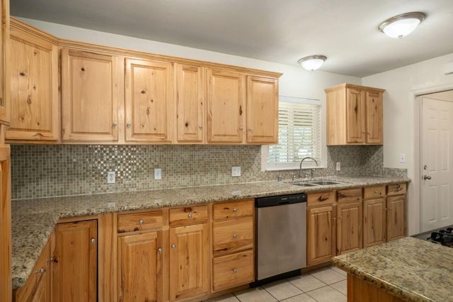 4664 N Vagedes Avenue, Fresno, CA 93705