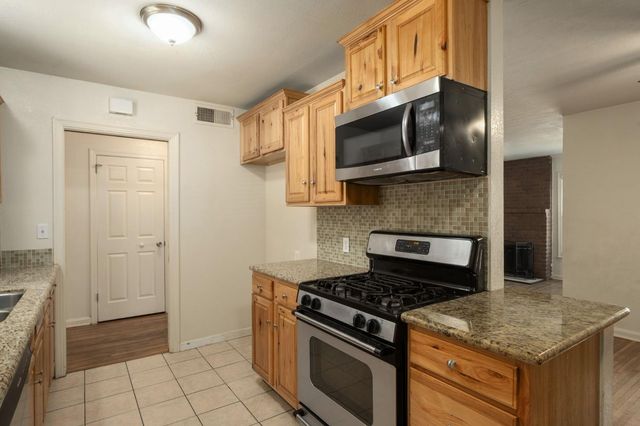 4664 N Vagedes Avenue, Fresno, CA 93705