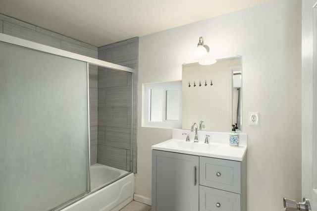 4664 N Vagedes Avenue, Fresno, CA 93705