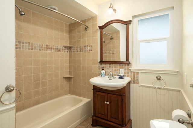 4664 N Vagedes Avenue, Fresno, CA 93705