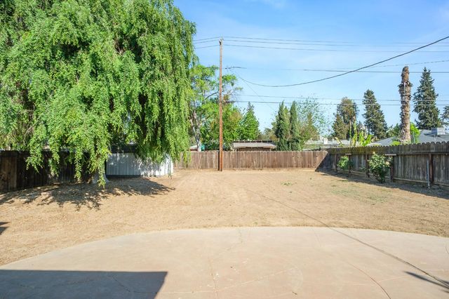 4664 N Vagedes Avenue, Fresno, CA 93705
