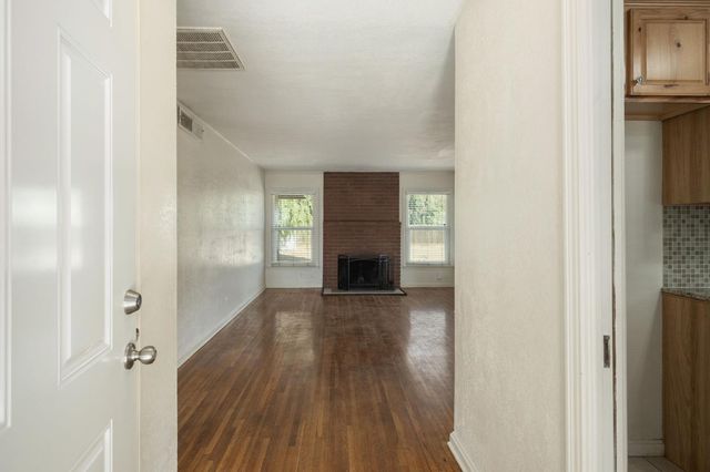 4664 N Vagedes Avenue, Fresno, CA 93705