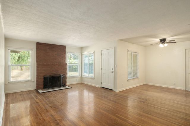 4664 N Vagedes Avenue, Fresno, CA 93705