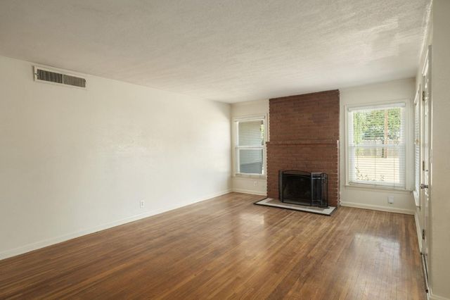 4664 N Vagedes Avenue, Fresno, CA 93705