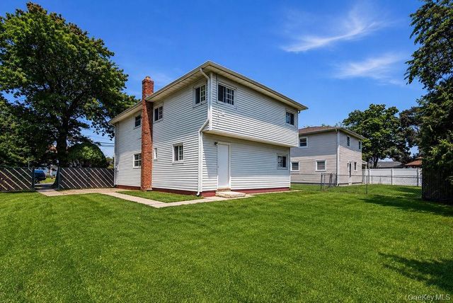 218 Montana Avenue, Bay Shore, NY 11706