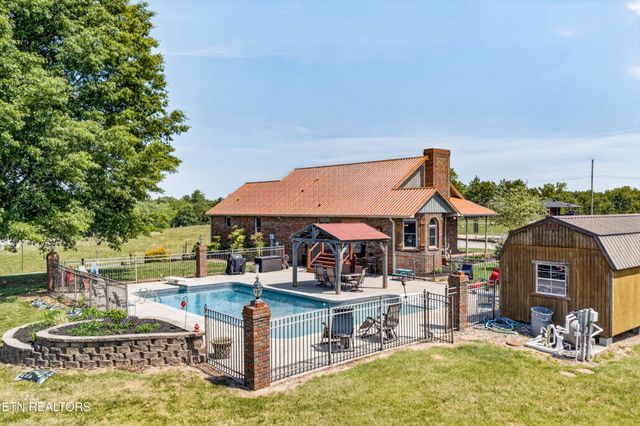 4015 Baxter Rd, Baxter, TN 38544