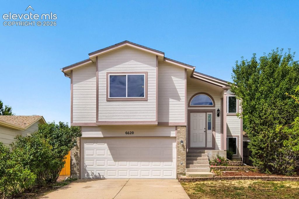 6620 Oakwood Boulevard, Colorado Springs, CO 80923
