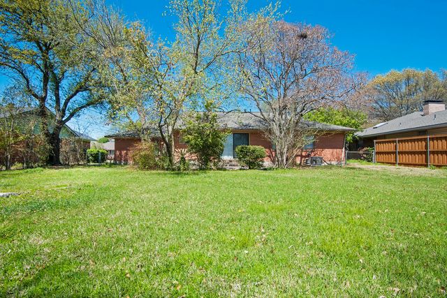 3222 Latham Drive, Dallas, TX 75229