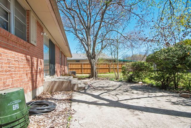 3222 Latham Drive, Dallas, TX 75229