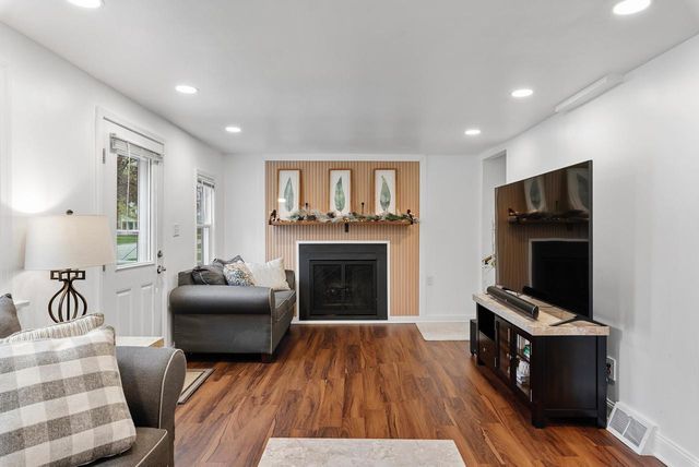 1006 13th AVENUE, Grafton, WI 53024