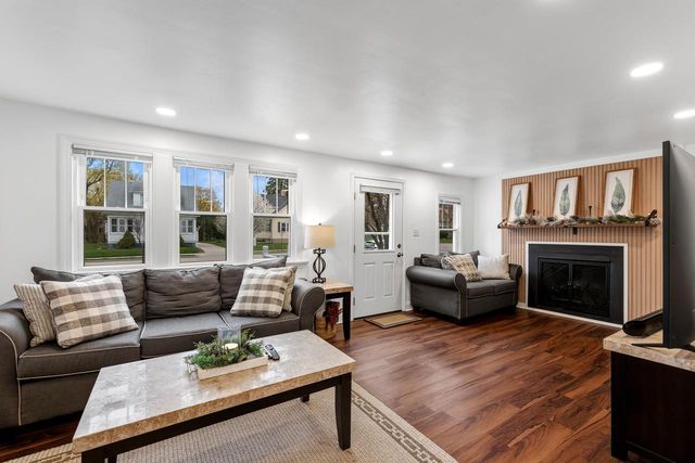 1006 13th AVENUE, Grafton, WI 53024