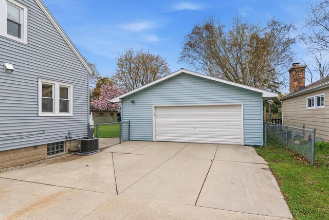 1006 13th AVENUE, Grafton, WI 53024