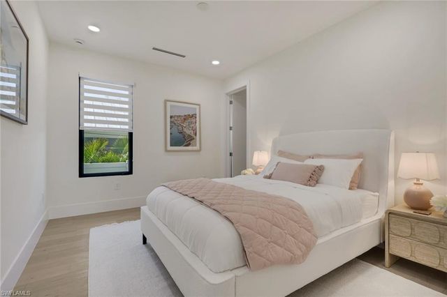 1150 8th TER N, Naples, FL 34102