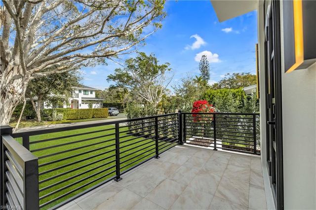1150 8th TER N, Naples, FL 34102