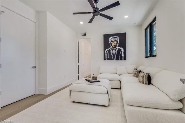 1150 8th TER N, Naples, FL 34102