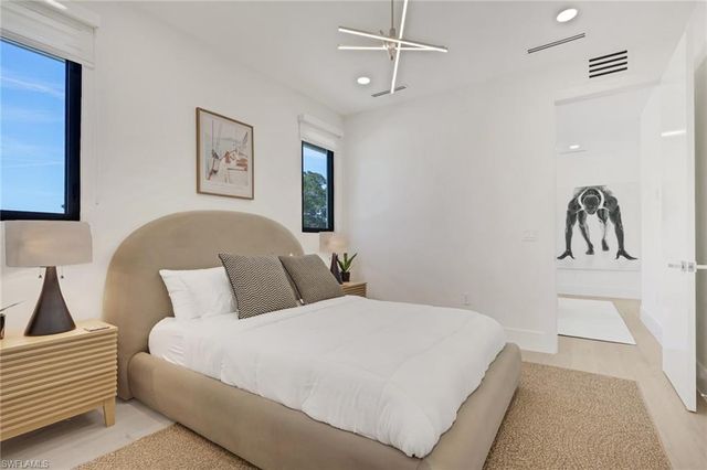 1150 8th TER N, Naples, FL 34102