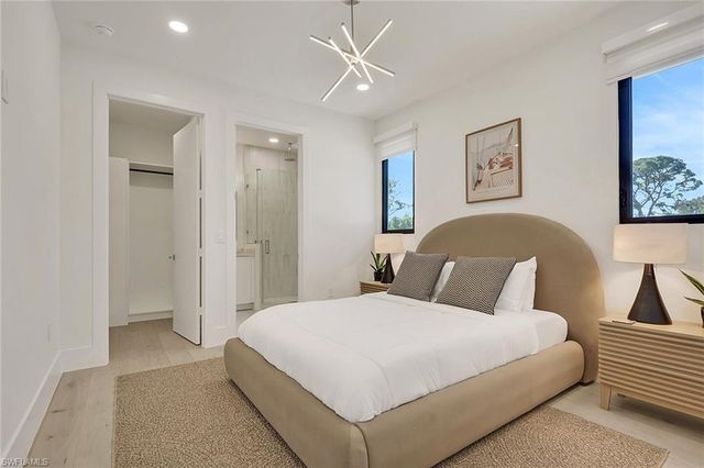 1150 8th TER N, Naples, FL 34102