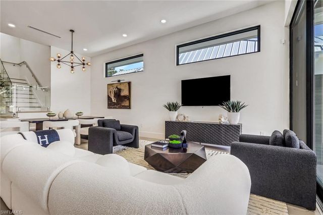 1150 8th TER N, Naples, FL 34102