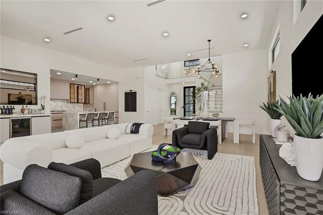 1150 8th TER N, Naples, FL 34102