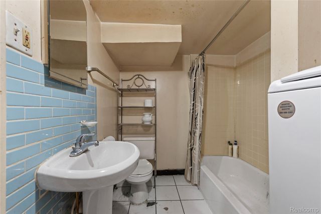 11399 Lumpkin Street, Hamtramck, MI 48212