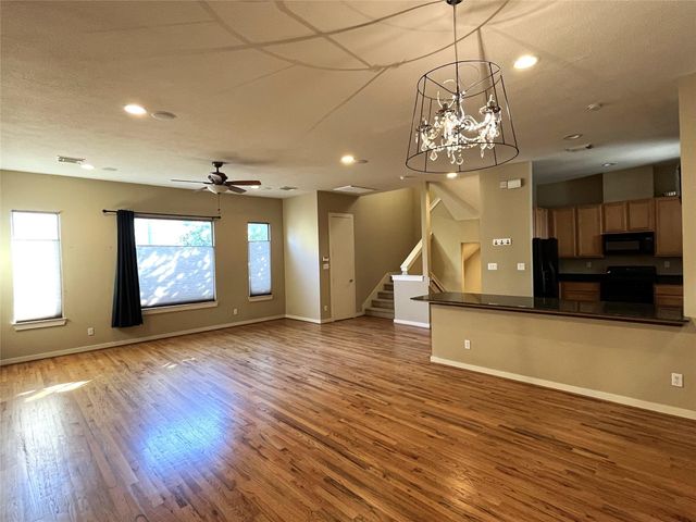 4338 Center Street, Houston, TX 77007