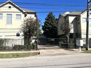 4338 Center Street, Houston, TX 77007