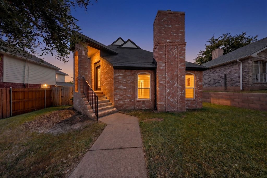 12820 Hilltop Drive, Balch Springs, TX 75180