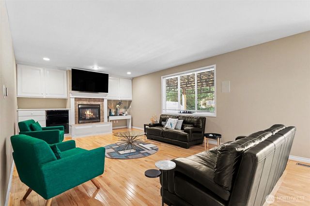 16420 SE 24th Street, Bellevue, WA 98008