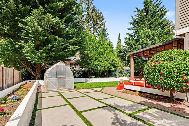 16420 SE 24th Street, Bellevue, WA 98008