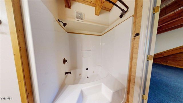 209 Brystone Drive, Gray, TN 37615
