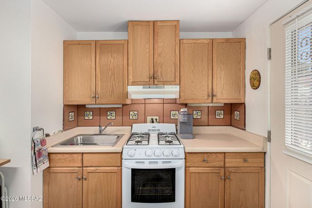 364 S Paseo Lobo Unit D, Green Valley, AZ 85614