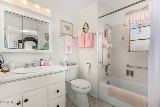 364 S Paseo Lobo Unit D, Green Valley, AZ 85614