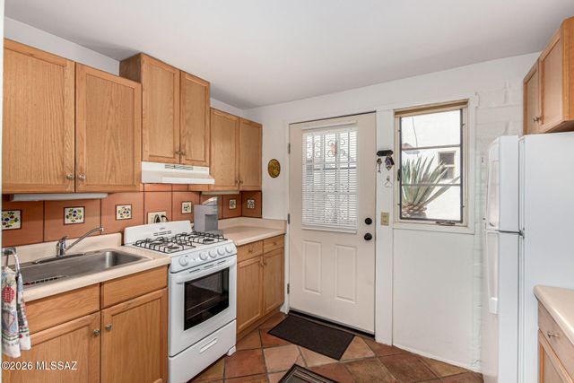 364 S Paseo Lobo Unit D, Green Valley, AZ 85614