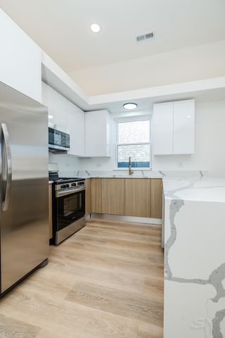 2949 W 25th Place 1, Chicago, IL 60608