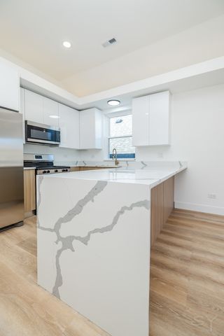 2949 W 25th Place 1, Chicago, IL 60608