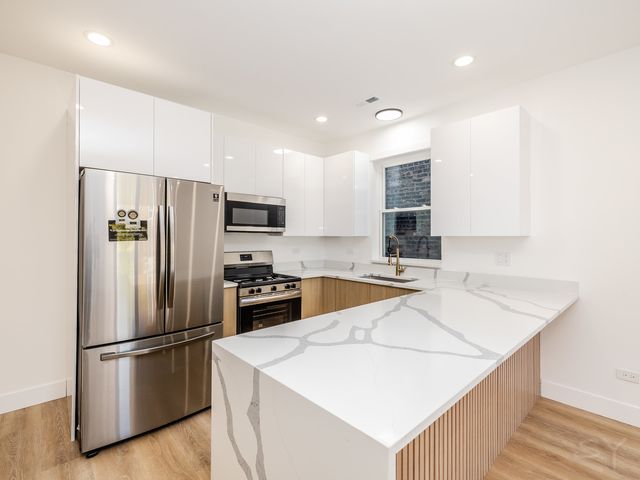 2949 W 25th Place 1, Chicago, IL 60608