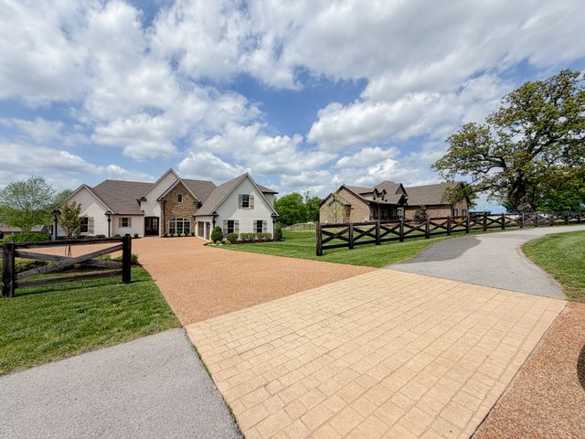 2308 Cages Bend Rd, Gallatin, TN 37066