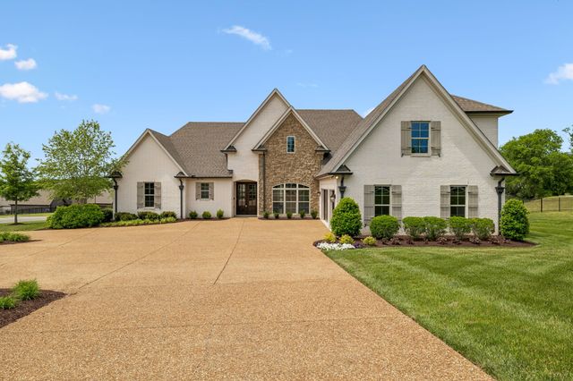 2308 Cages Bend Rd, Gallatin, TN 37066
