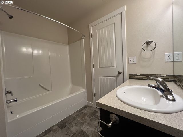 5915 Ne 58TH Ave, Vancouver, WA 98661