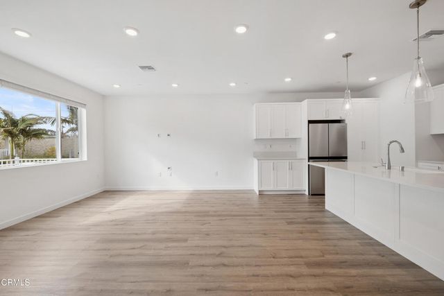 2406 103 Haley Point Drive, Ventura, CA 93003